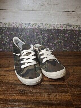 Forever Link Slip-On Comfort Fashion Sneaker Womens Size 10, Camo EUC